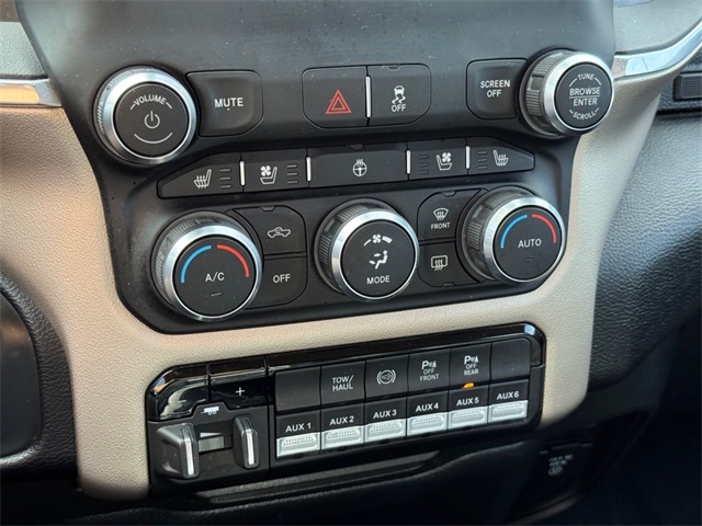 Vehicle image 22 of 24