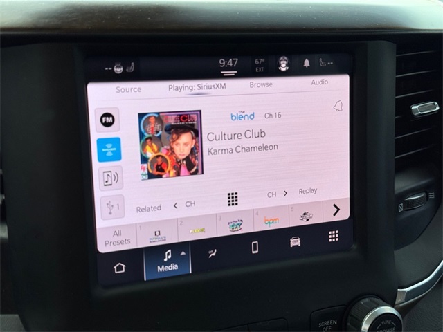 Vehicle image 20 of 24