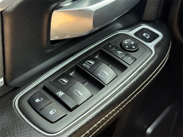Vehicle image 15 of 24