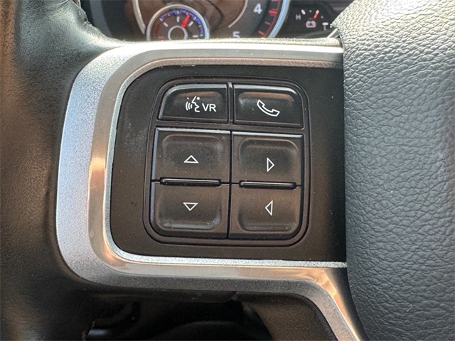 Vehicle image 17 of 24