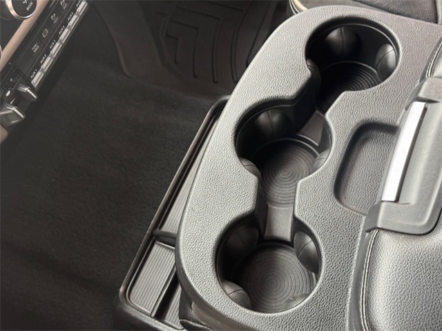 Vehicle image 19 of 27