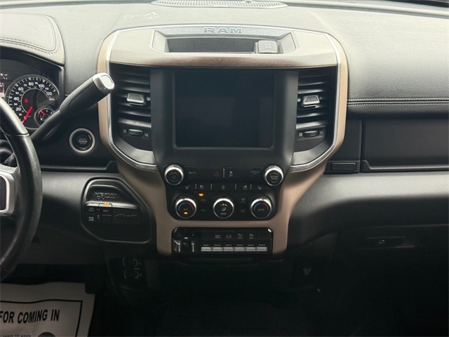 Vehicle image 17 of 27