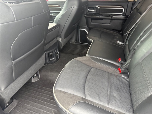 Vehicle image 10 of 27