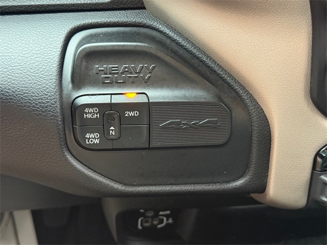 Vehicle image 23 of 27