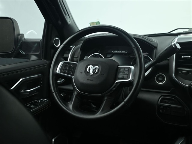 Vehicle image 27 of 84