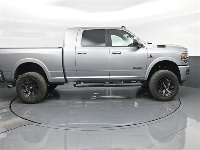Vehicle image 10 of 84