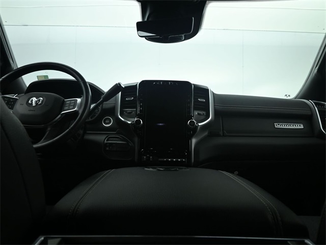 Vehicle image 32 of 84