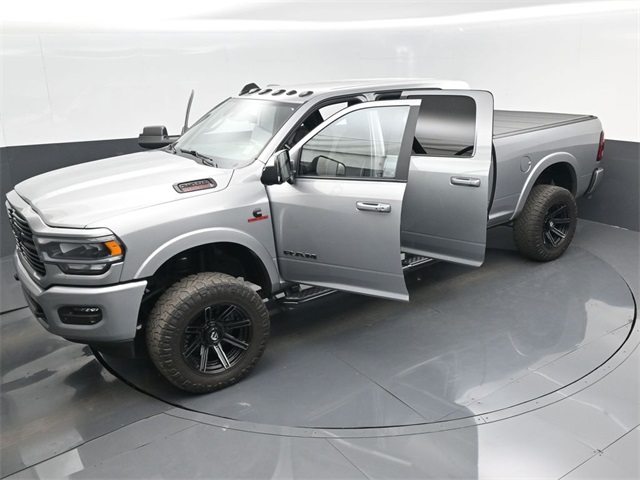Vehicle image 4 of 84