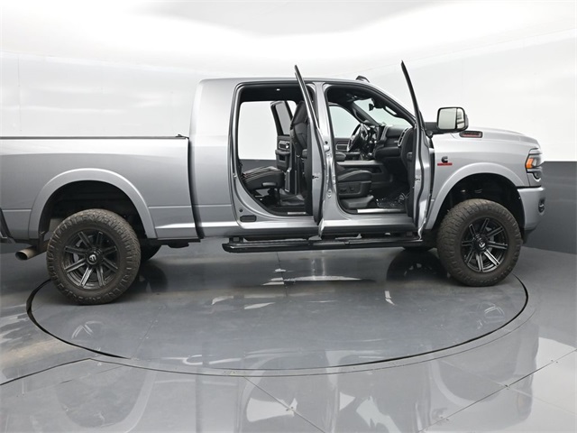 Vehicle image 12 of 84