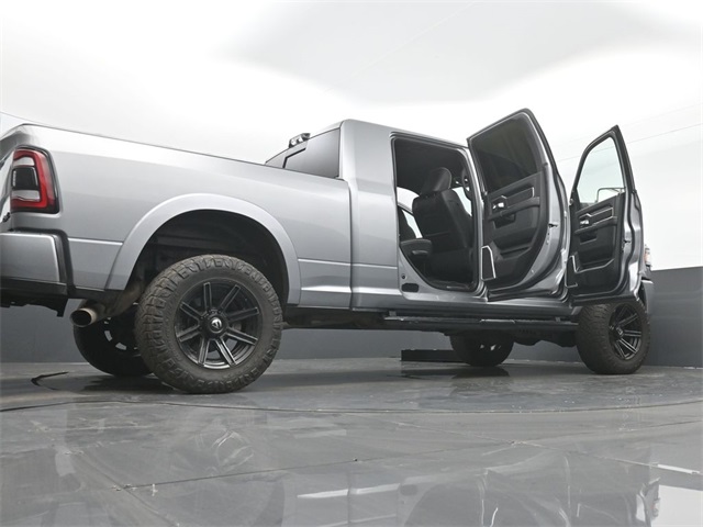 Vehicle image 21 of 84