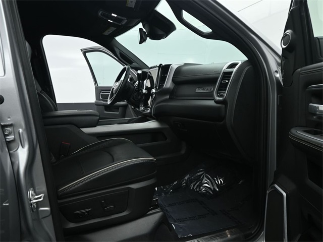 Vehicle image 56 of 84