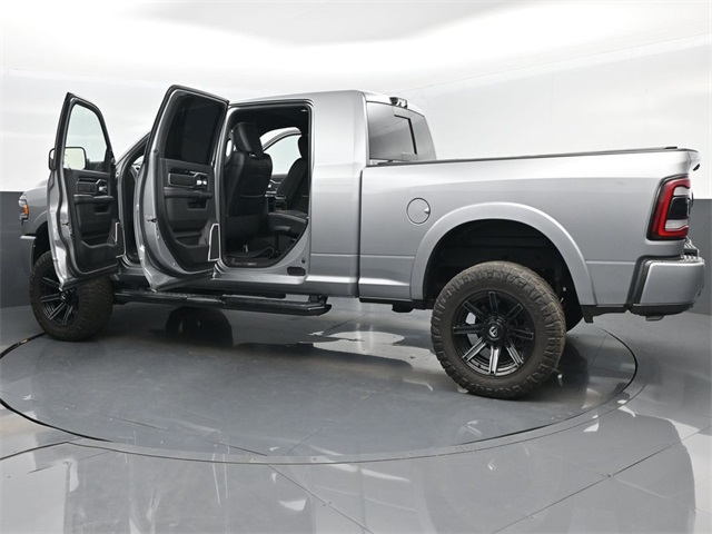 Vehicle image 20 of 84