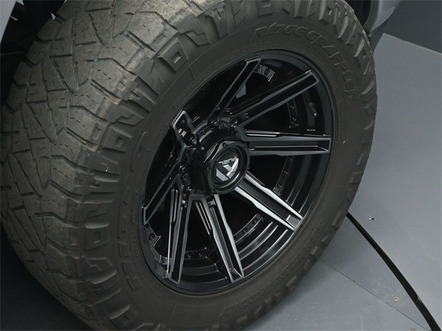 Vehicle image 77 of 84