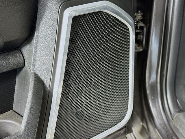 Vehicle image 22 of 35