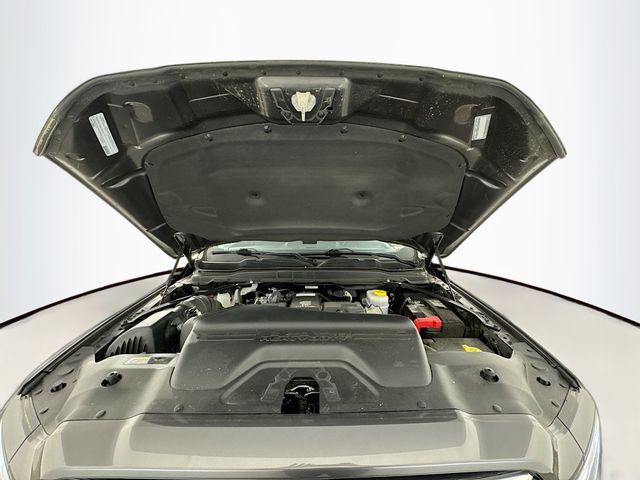 Vehicle image 33 of 35