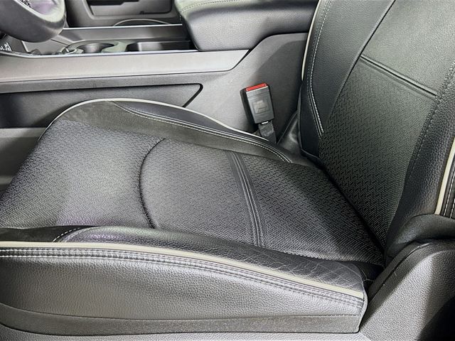 Vehicle image 23 of 35