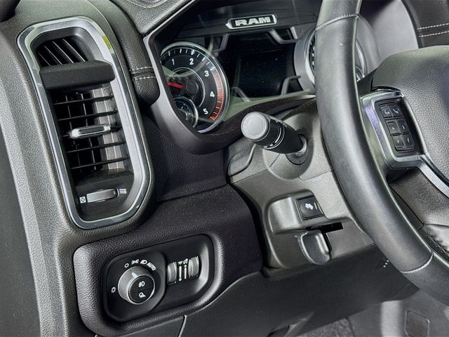 Vehicle image 13 of 35