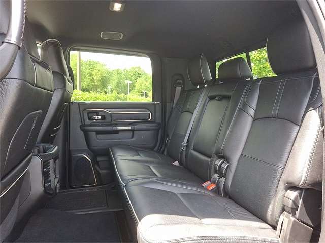 Vehicle image 10 of 34