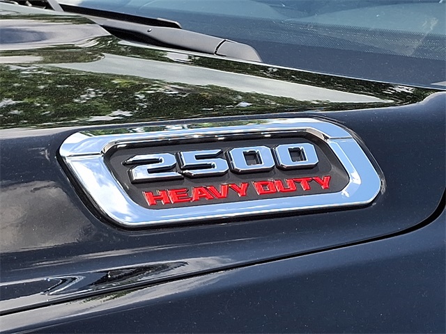 Vehicle image 31 of 34