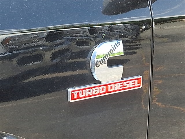 Vehicle image 33 of 34
