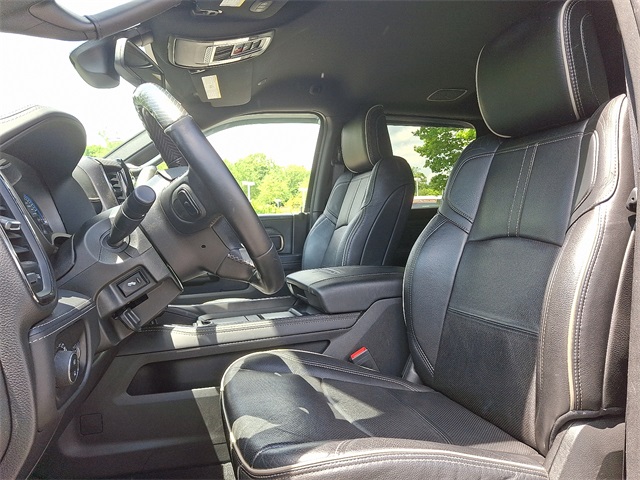 Vehicle image 13 of 34