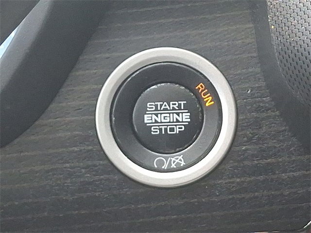 Vehicle image 21 of 34