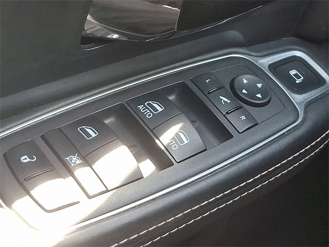 Vehicle image 29 of 34