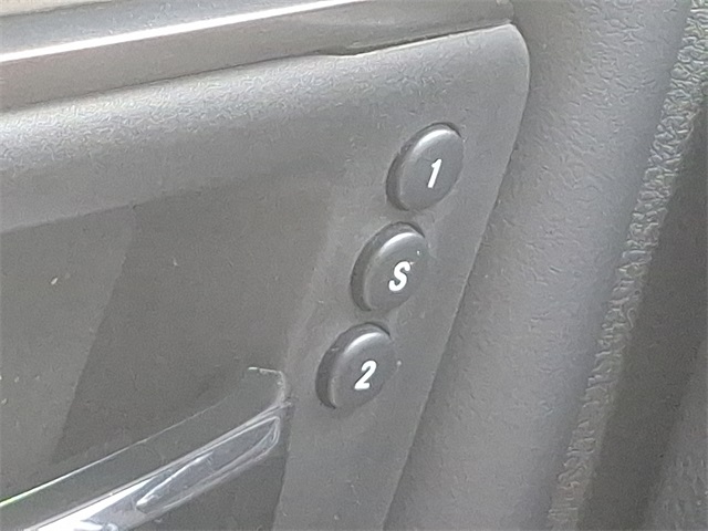 Vehicle image 27 of 34