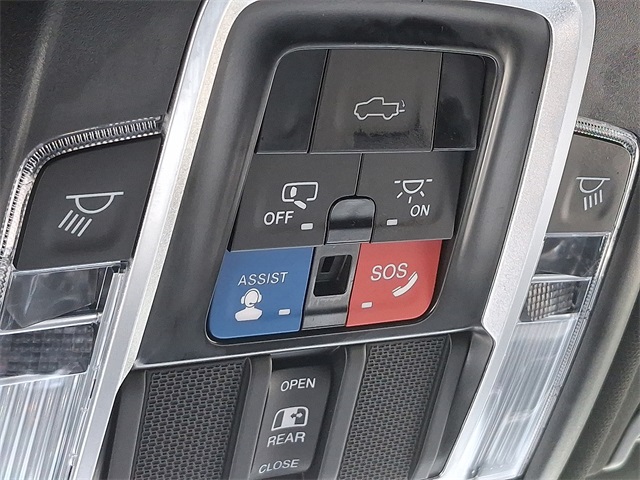 Vehicle image 25 of 34