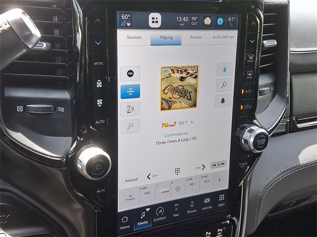 Vehicle image 17 of 34