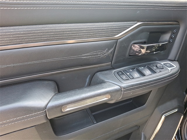 Vehicle image 12 of 34
