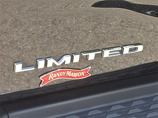 Vehicle image 32 of 34