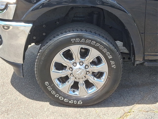 Vehicle image 8 of 34
