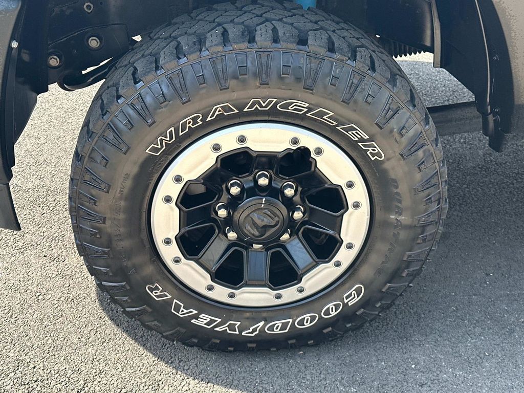 Vehicle image 24 of 25