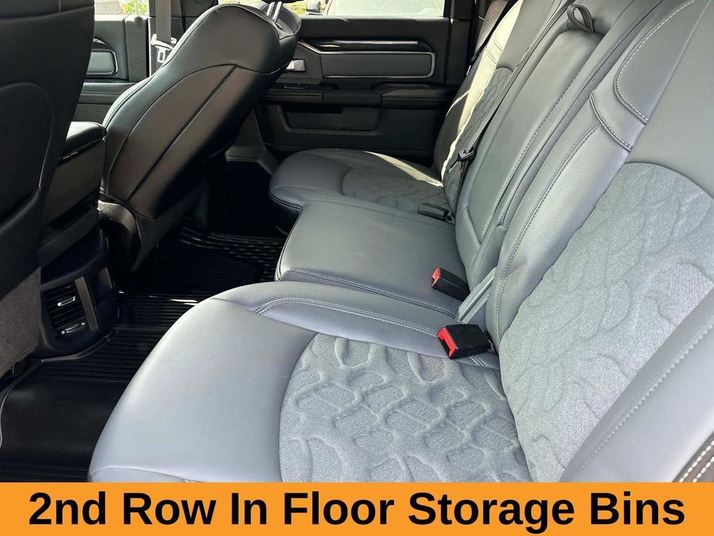 Vehicle image 21 of 25