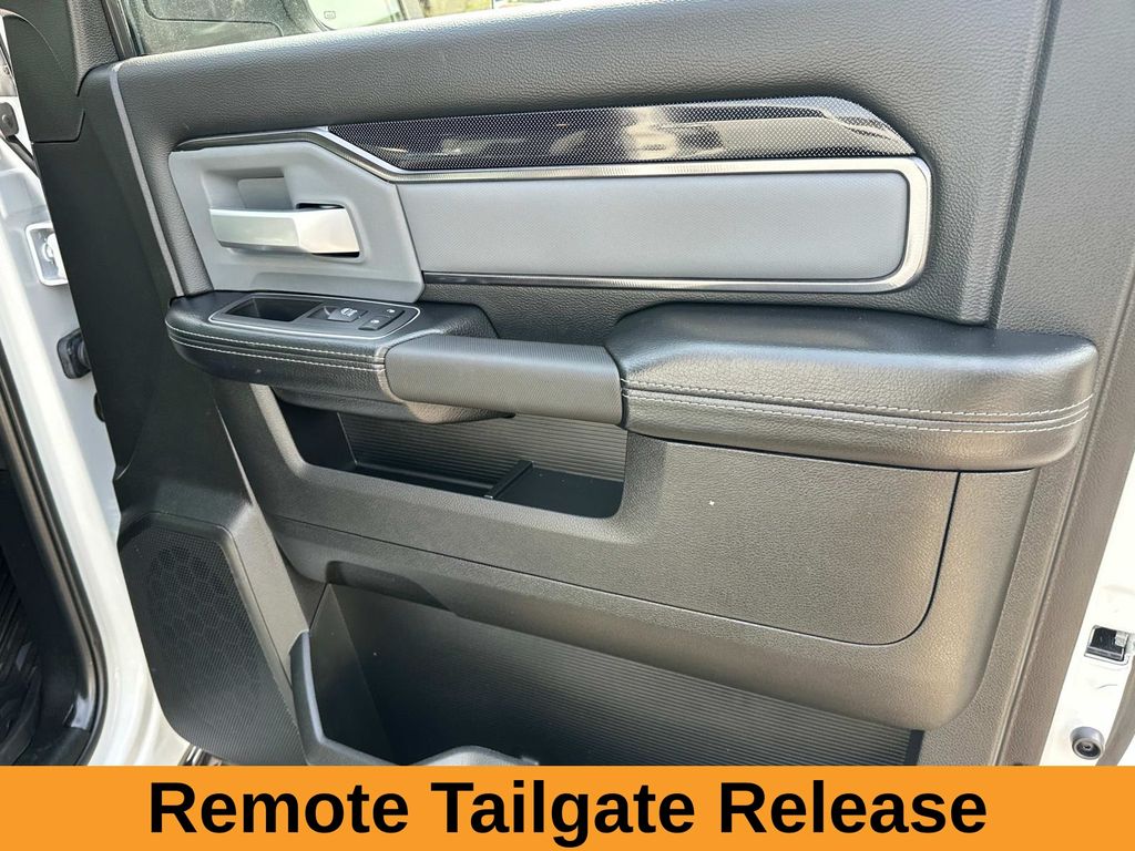 Vehicle image 18 of 25