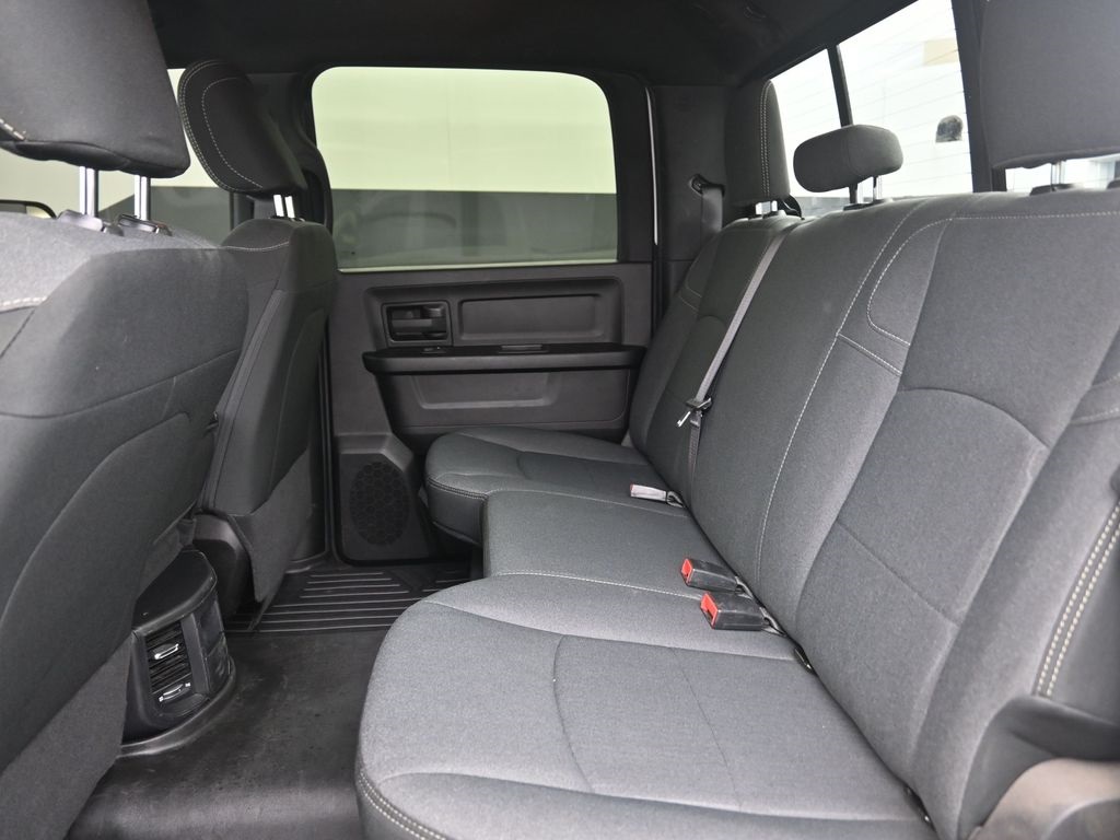 Vehicle image 36 of 40