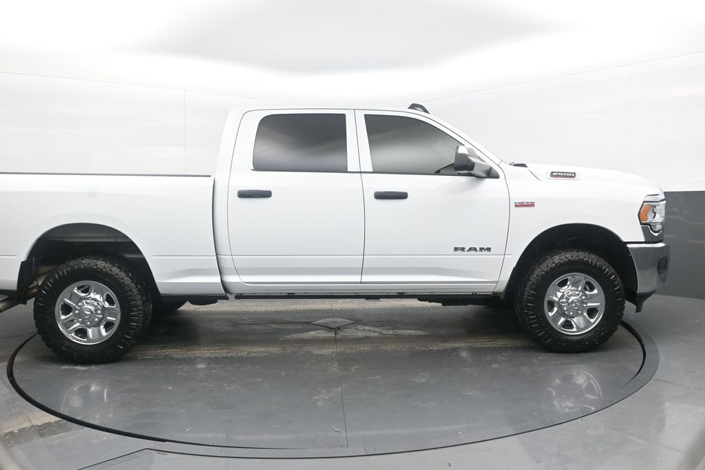 Vehicle image 15 of 40