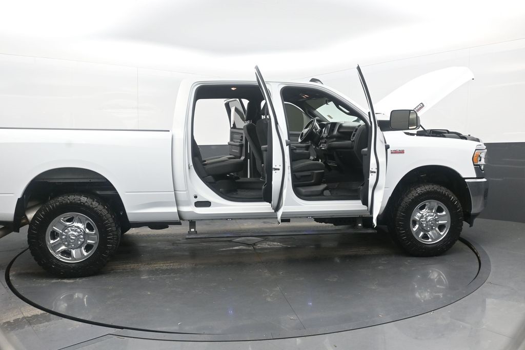 Vehicle image 22 of 40