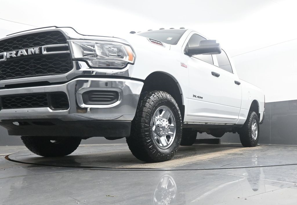 Vehicle image 14 of 40