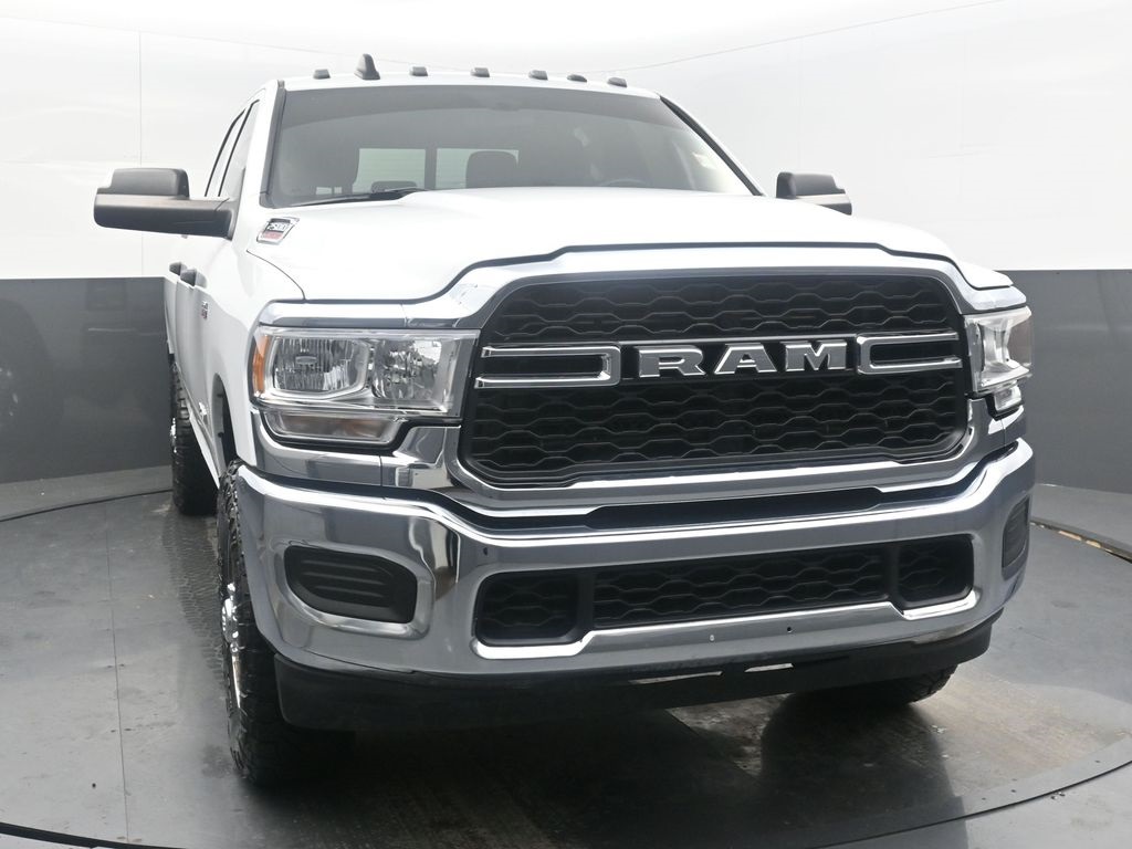 Vehicle image 9 of 40