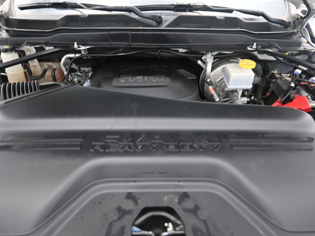 Vehicle image 37 of 40