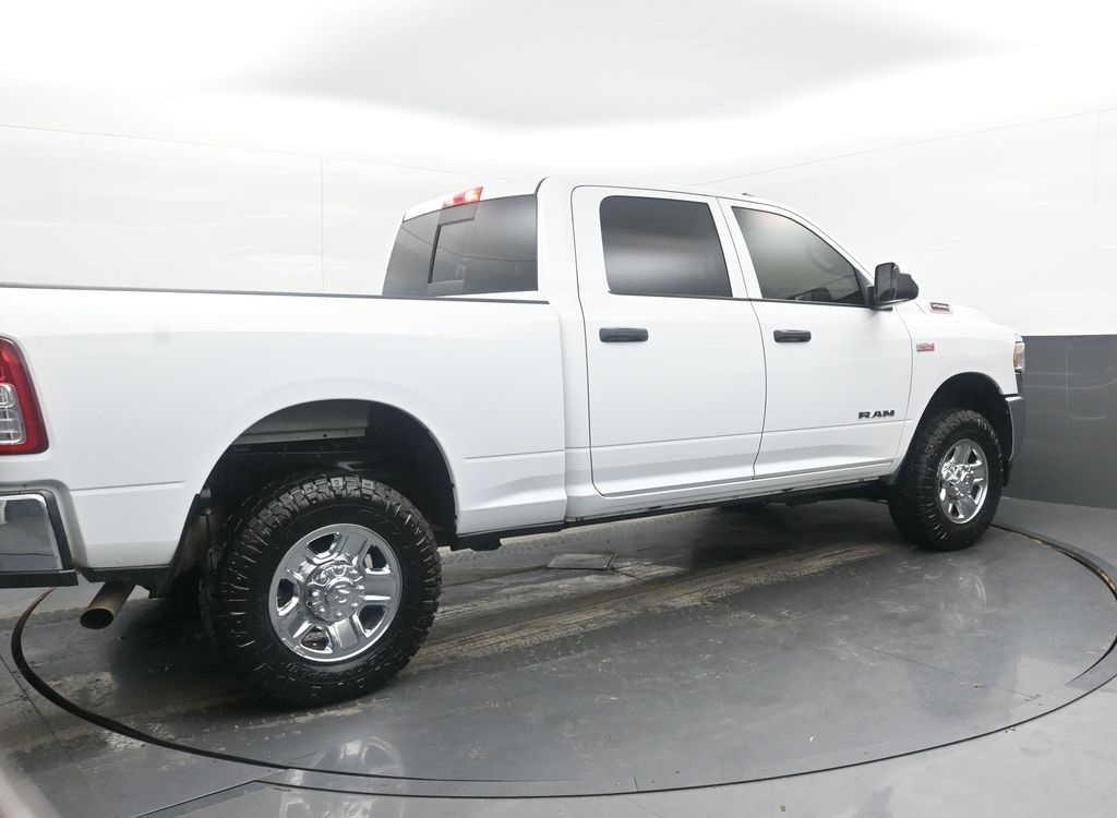 Vehicle image 18 of 40