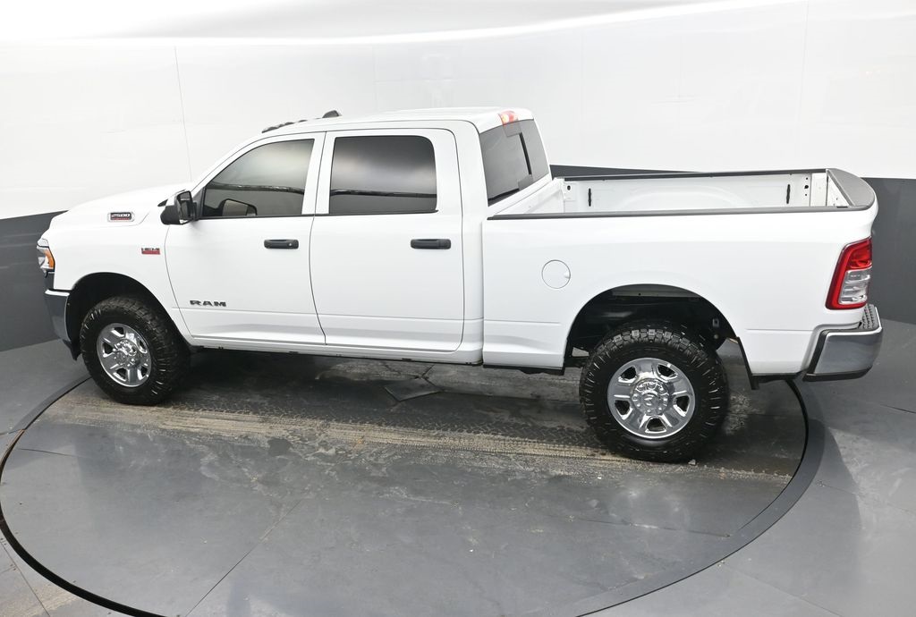 Vehicle image 24 of 40