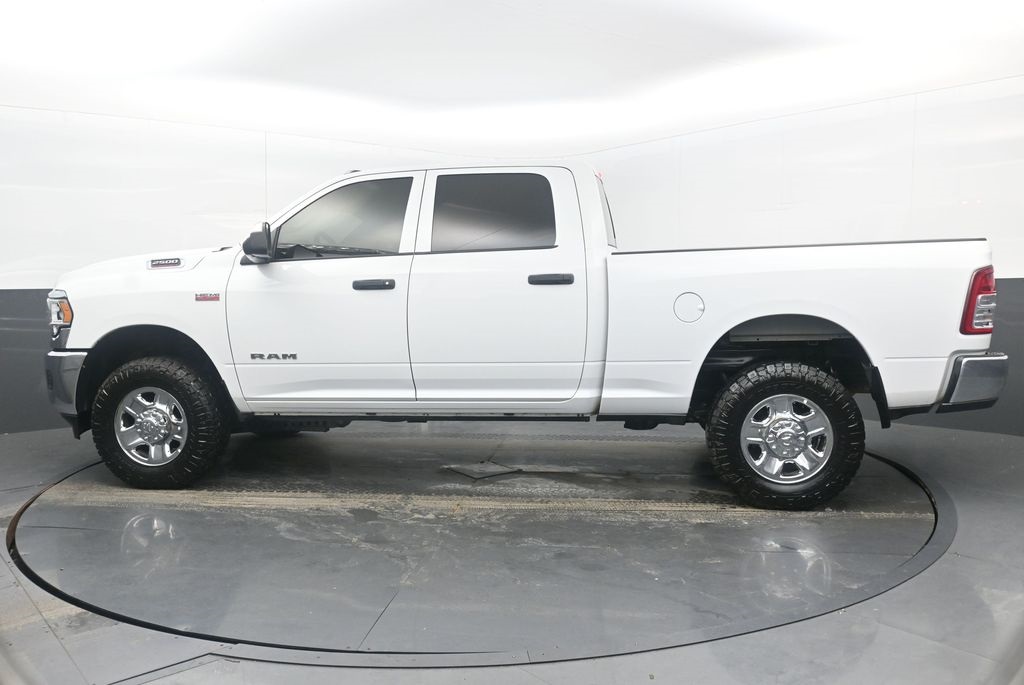 Vehicle image 28 of 40