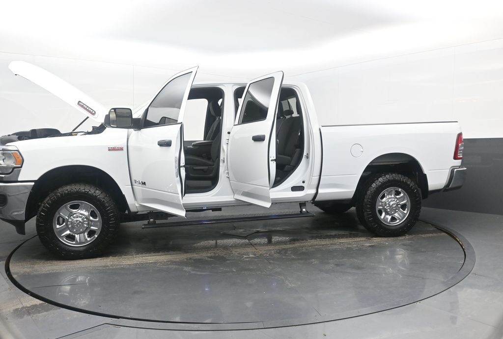 Vehicle image 5 of 40