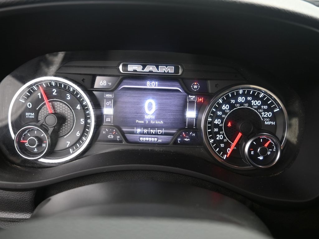 Vehicle image 33 of 40