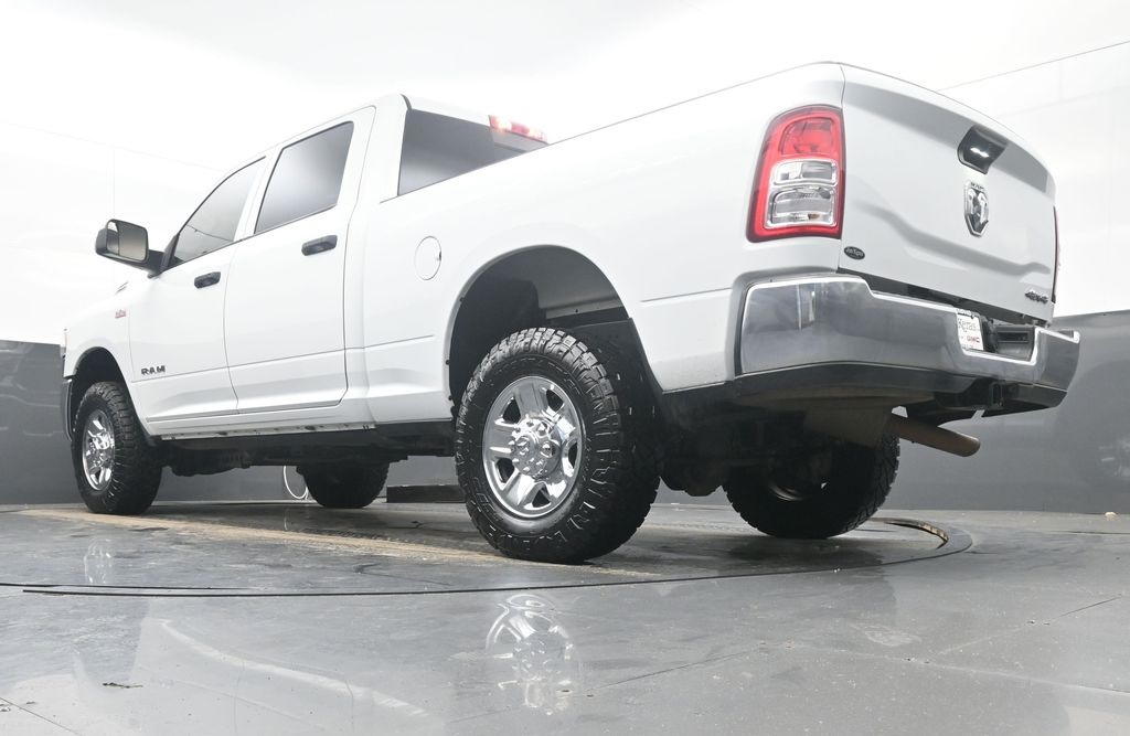 Vehicle image 19 of 40