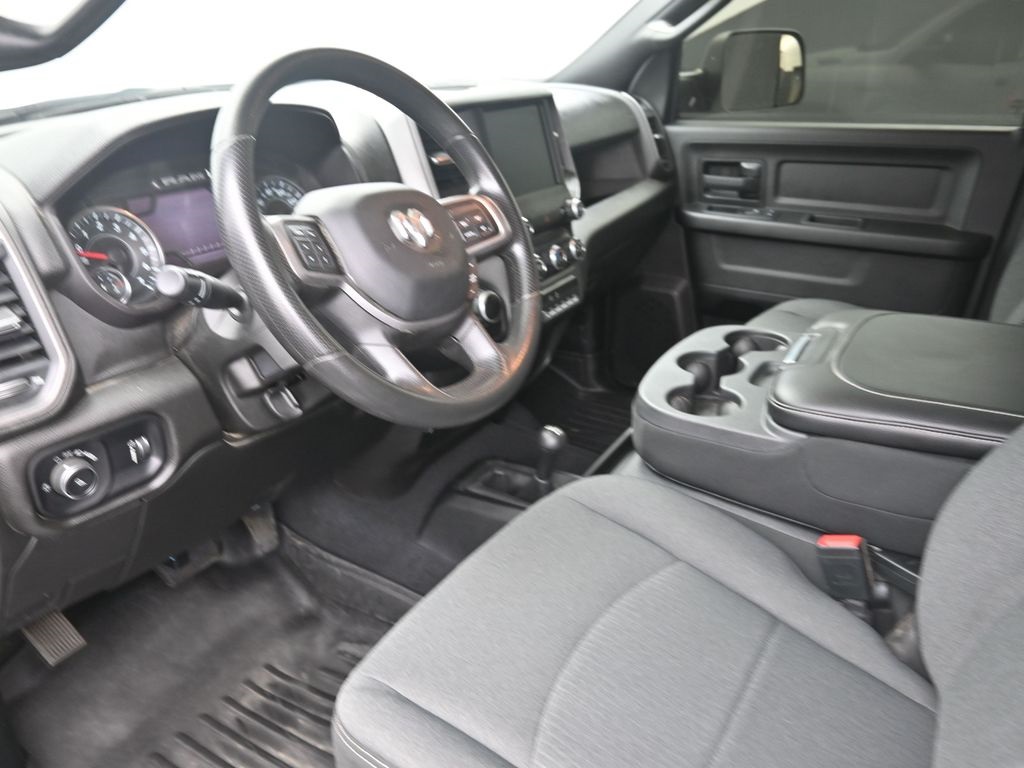 Vehicle image 31 of 40