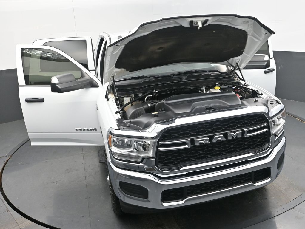 Vehicle image 8 of 40